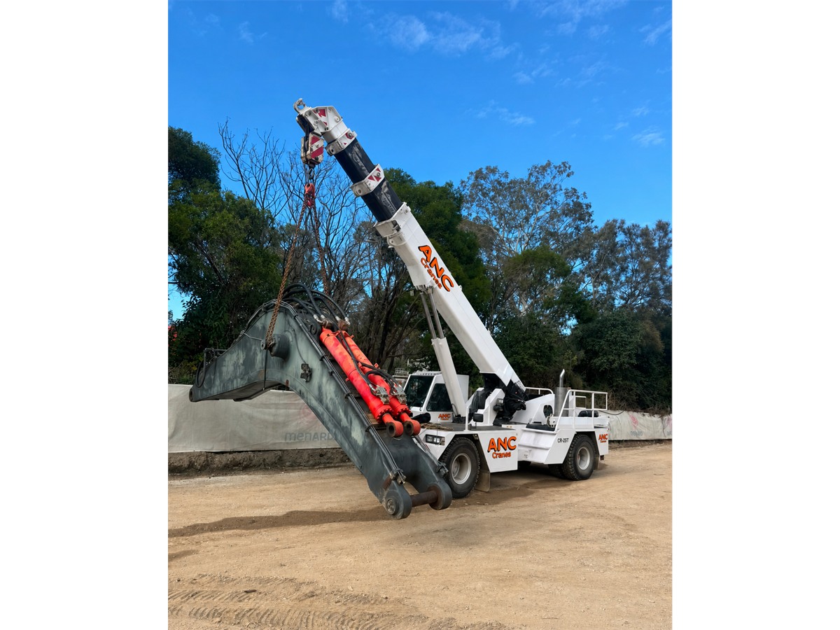 ANC 25 tonne Franna crane lifting reach stacker equipment