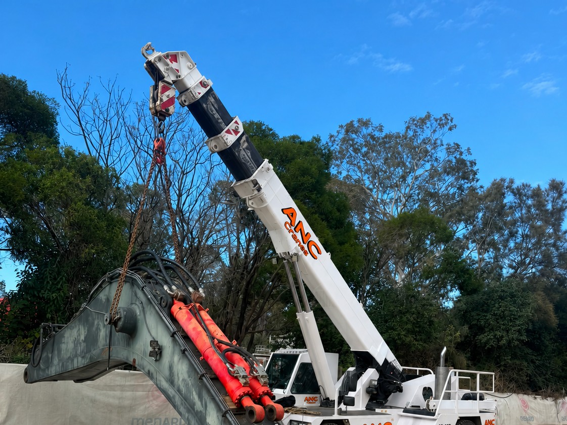 ANC Cranes 25 tonne Franna lifting reach stacker equipment